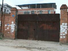 南梧大道獅山公園后大雞村獨院汽車修理廠招租，兼營汽車出租業(yè)務